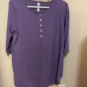 Scoop neck, 3/4 sleeve top